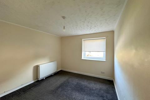 2 bedroom flat to rent, Kilcreggan View, East, Greenock, PA15