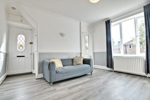 2 bedroom end of terrace house to rent, Keedonwood Road, Bromley BR1