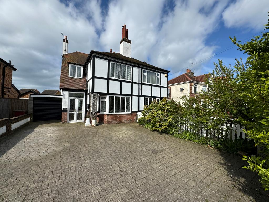 Bispham Road, Blackpool FY2 3 bed semidetached house for sale £245,000