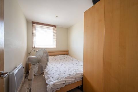 2 bedroom flat to rent, Smugglers Way, Wandsworth Town, London, SW18