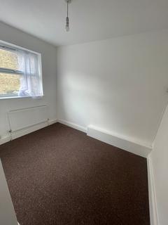 2 bedroom terraced house to rent, Avenons Road, Plaistow, E13