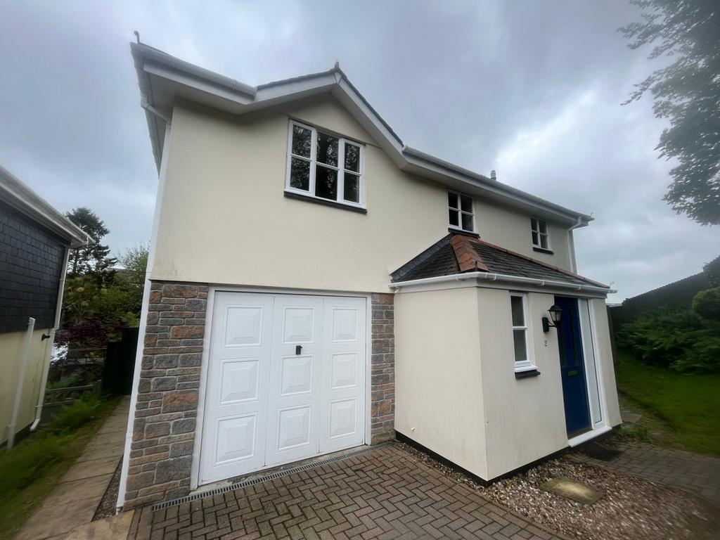 2 Meadow Breeze, Lostwithiel 4 bed detached house to rent £1,400 pcm
