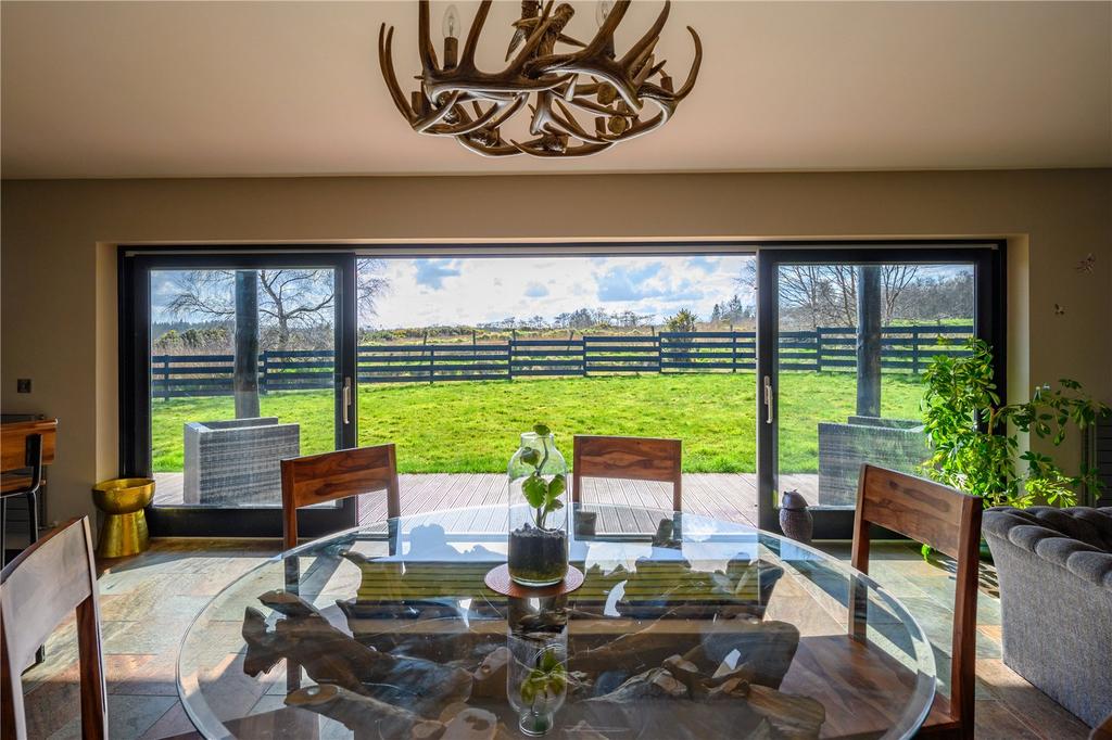 Sitting/Dining