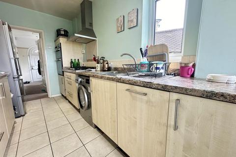 8 Felstead Close, Luton, LU2 7LR
