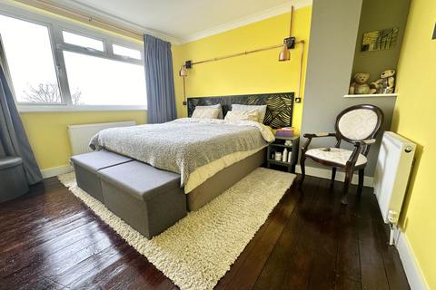 8 Felstead Close, Luton, LU2 7LR