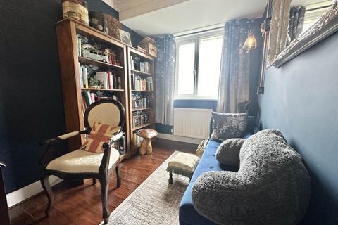 8 Felstead Close, Luton, LU2 7LR