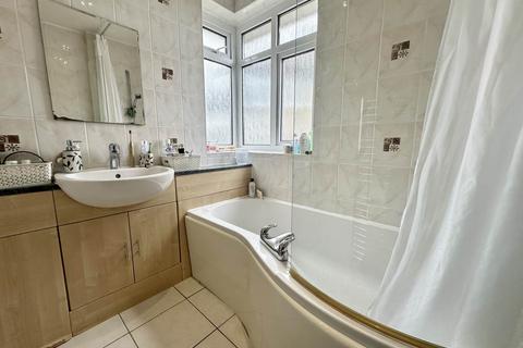 8 Felstead Close, Luton, LU2 7LR