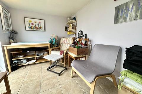8 Felstead Close, Luton, LU2 7LR