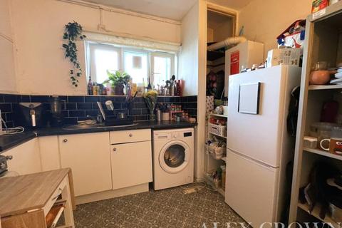4 bedroom flat to rent, Augustus Street, Euston