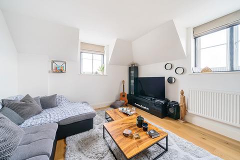 2 bedroom flat to rent, White Horse Hill Chislehurst BR7