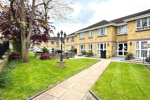 1 bedroom flat for sale, 87 Clayton Road, Chessington, Surrey. KT9 1NS