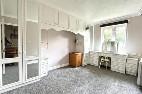 1 bedroom flat for sale, 87 Clayton Road, Chessington, Surrey. KT9 1NS