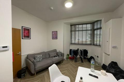 3 bedroom flat to rent, Leeds LS6