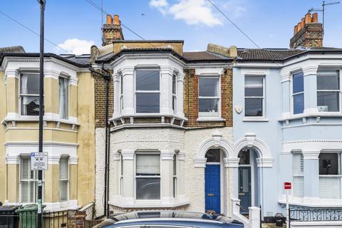2 bedroom flat for sale, Arlesford Road, Clapham