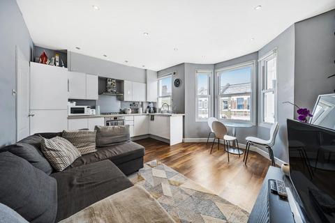 2 bedroom flat for sale, Arlesford Road, Clapham
