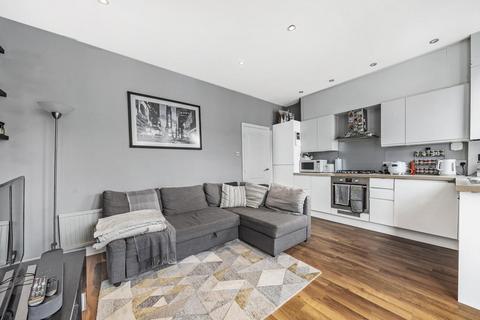 2 bedroom flat for sale, Arlesford Road, Clapham