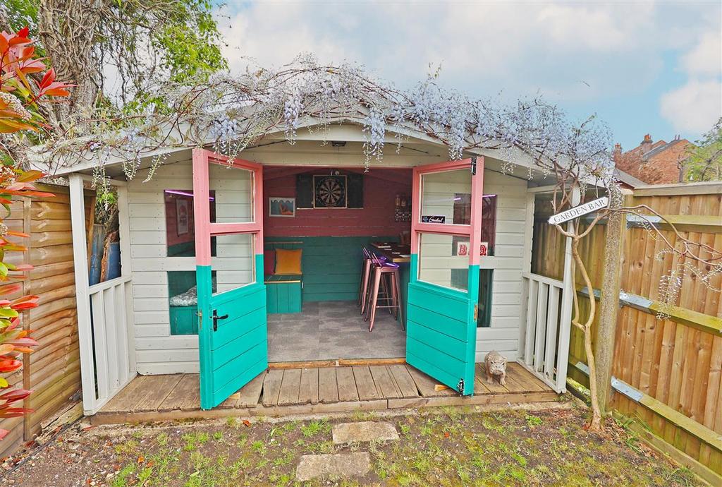 Summer house / bar
