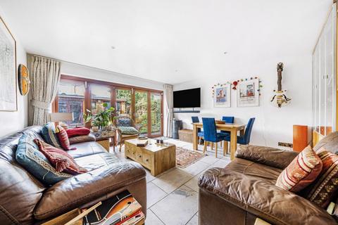 2 bedroom flat for sale, Rosebery Gardens, Crouch End