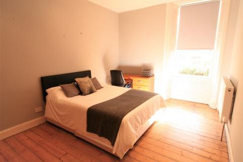 3 bedroom flat to rent, White Street, Glasgow G11