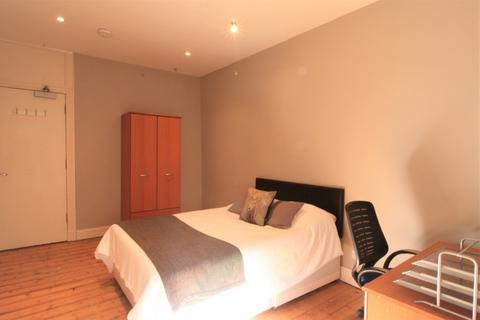 3 bedroom flat to rent, White Street, Glasgow G11