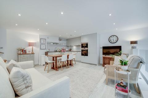 1 bedroom flat for sale, Augustas Lane, London, N1