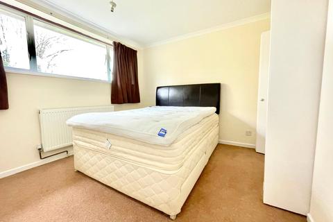 4 bedroom detached house to rent, Fraser Avenue, Caversham, Berkshire, RG4