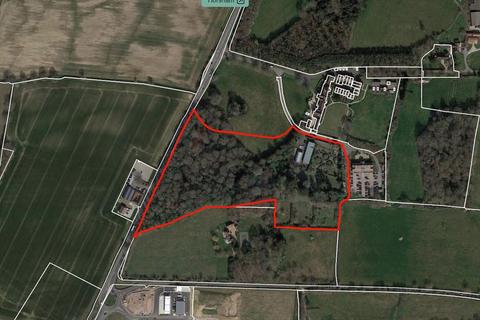 Land to rent, Land and buildings at Summers Place, Stane Street, Billingshurst, RH14 9AD