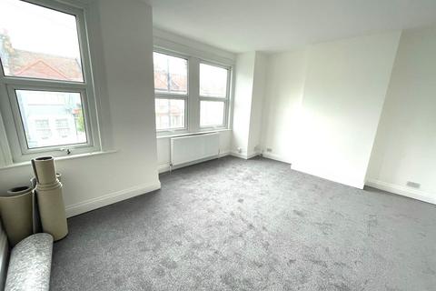 2 bedroom flat to rent, Brantwood Road, London N17