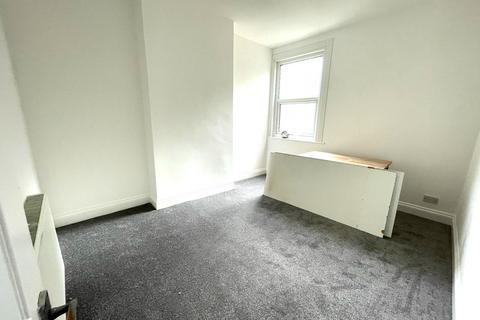 2 bedroom flat to rent, Brantwood Road, London N17