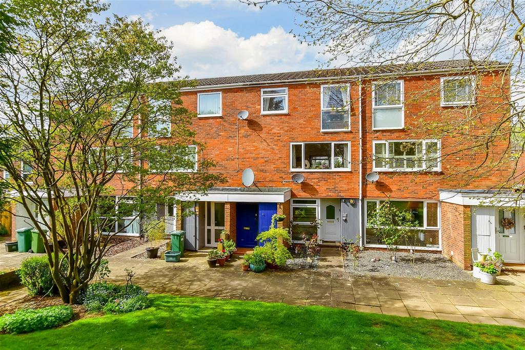 Harrison Close, Reigate, Surrey 2 bed for sale £350,000