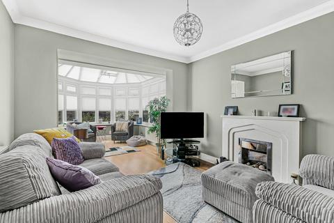 36 Brackendale, Potters Bar, EN6 2LU