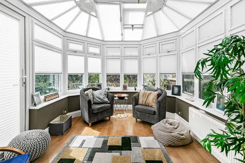 36 Brackendale, Potters Bar, EN6 2LU