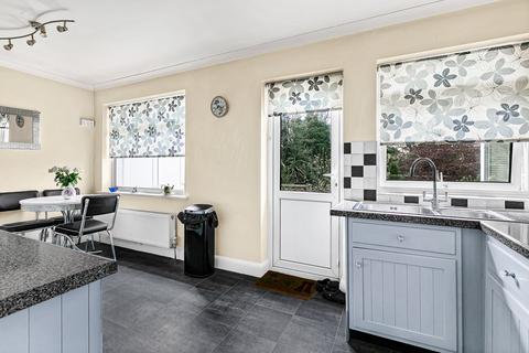 36 Brackendale, Potters Bar, EN6 2LU