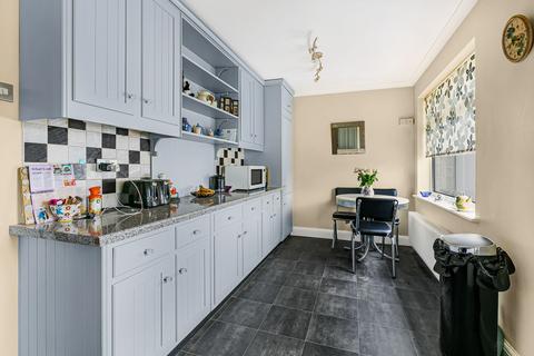 36 Brackendale, Potters Bar, EN6 2LU