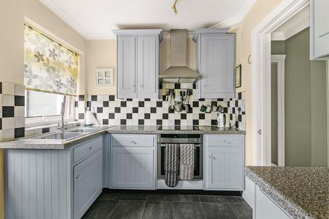 36 Brackendale, Potters Bar, EN6 2LU