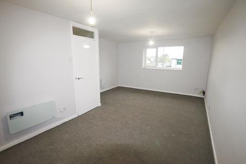 3 bedroom flat to rent, Lingley Road, Great Sankey, WA5
