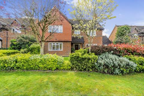 4 bedroom detached house for sale, Tudor Close, Tadley RG26