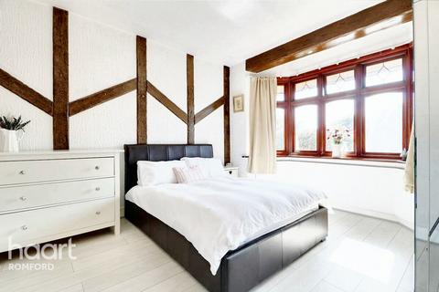 5 bedroom end of terrace house for sale, Park Lane, Essex, RM11 1EH