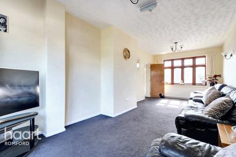 5 bedroom end of terrace house for sale, Park Lane, Essex, RM11 1EH