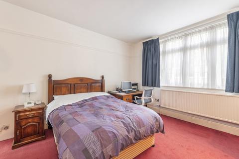 2 bedroom flat for sale, Glenhurst Avenue, London