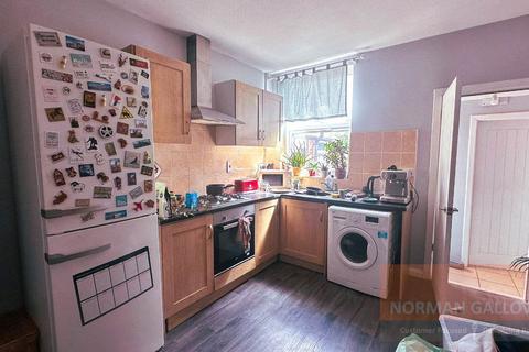 2 bedroom terraced house to rent, Ealing Avenue