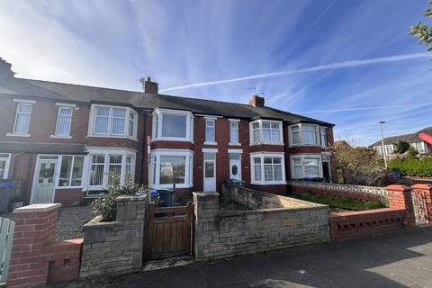 3 bedroom semi-detached house to rent, Highfield Road, Blackpool FY4