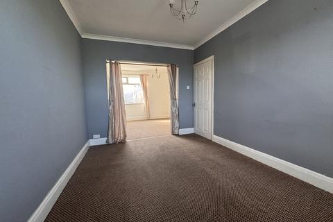 3 bedroom semi-detached house to rent, Highfield Road, Blackpool FY4