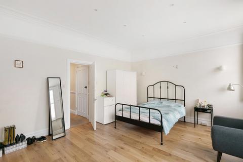 2 bedroom flat for sale, Fulham Palace Road, Fulham, London, SW6.