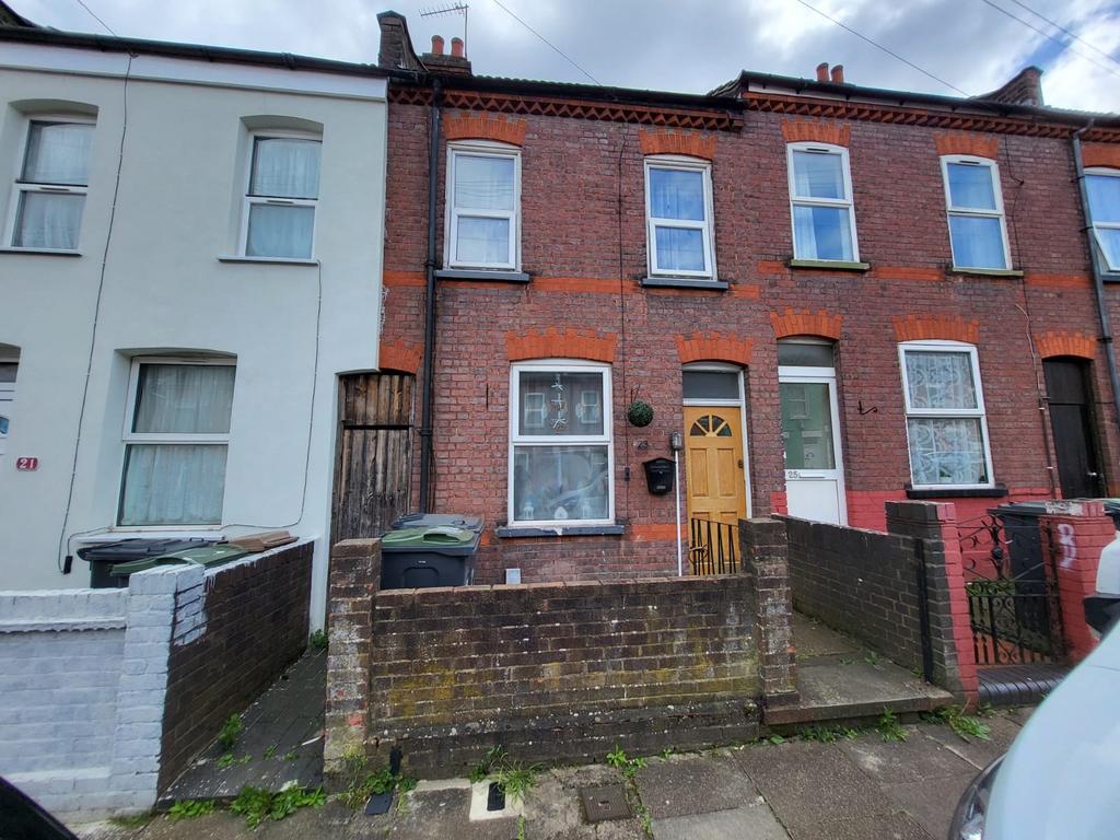 Luton LU1 2 bed terraced house for sale £245,000
