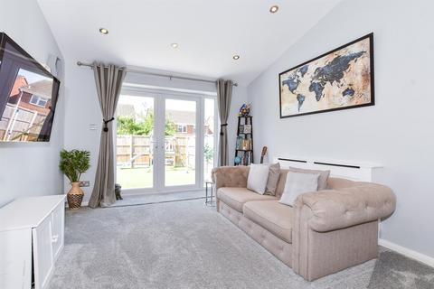 4 Bronte Close, Larkfield, Aylesford, ME20 6UT