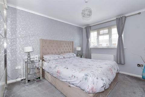 4 Bronte Close, Larkfield, Aylesford, ME20 6UT