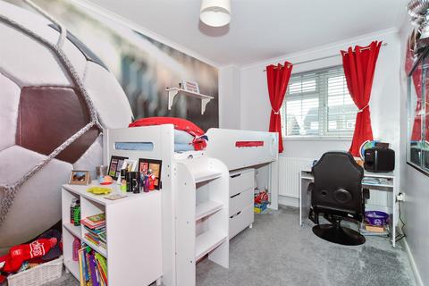 4 Bronte Close, Larkfield, Aylesford, ME20 6UT