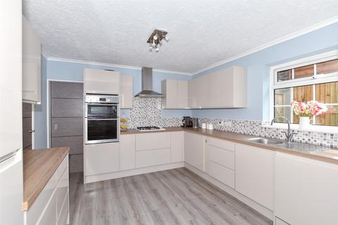 4 Bronte Close, Larkfield, Aylesford, ME20 6UT