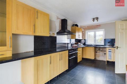40 Higher Woodside, St Austell, PL25 5EH